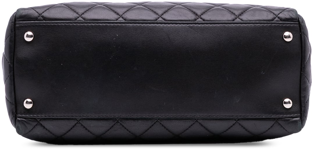 Chanel Quilted Lambskin 7 Tote Zwart