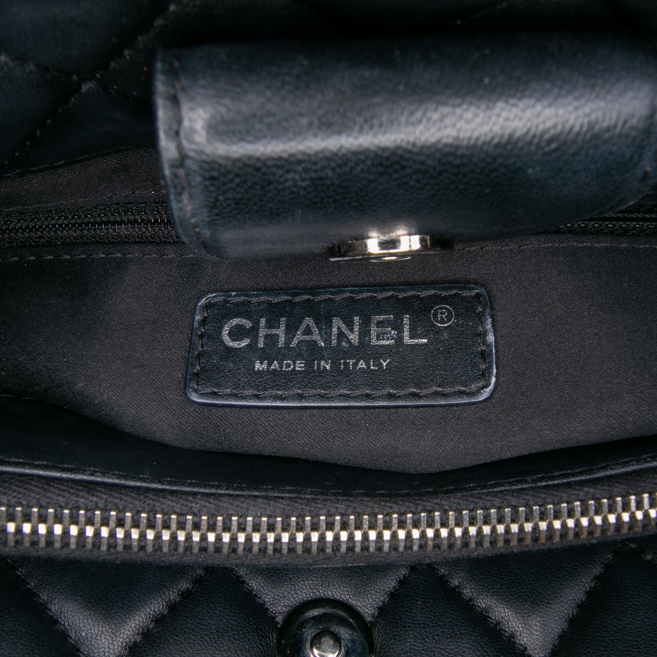 Chanel Quilted Lambskin 7 Tote Zwart