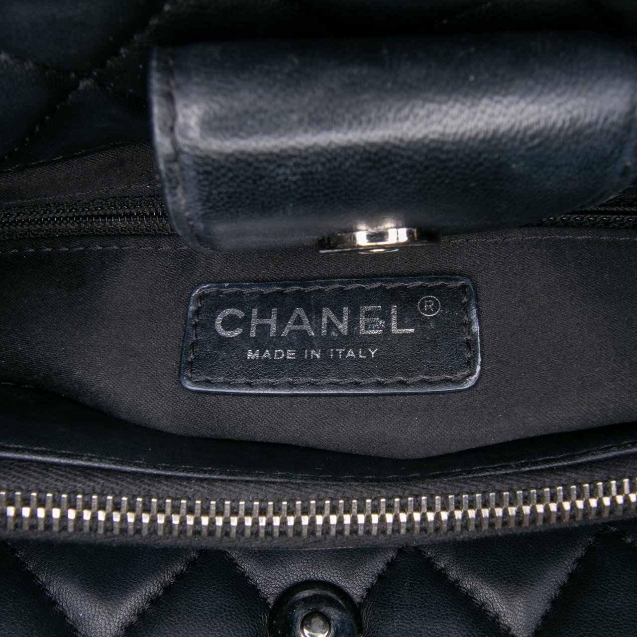 Chanel Quilted Lambskin 7 Tote Zwart