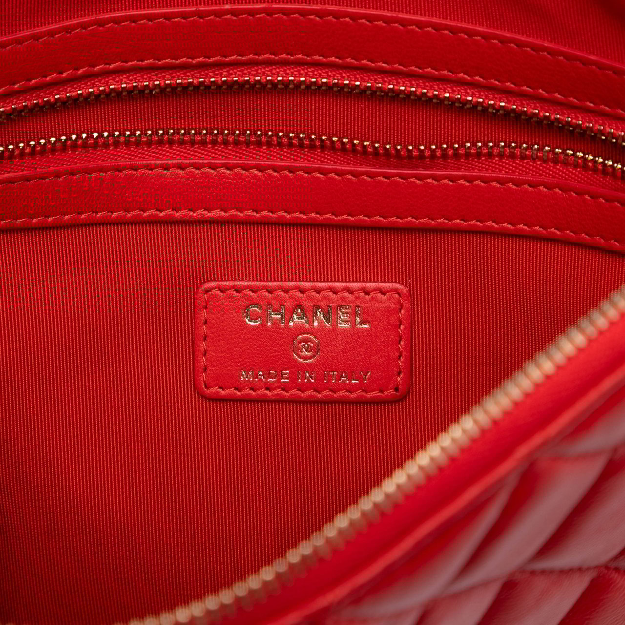 Chanel Medium Quilted Lambskin O Case Clutch Rood