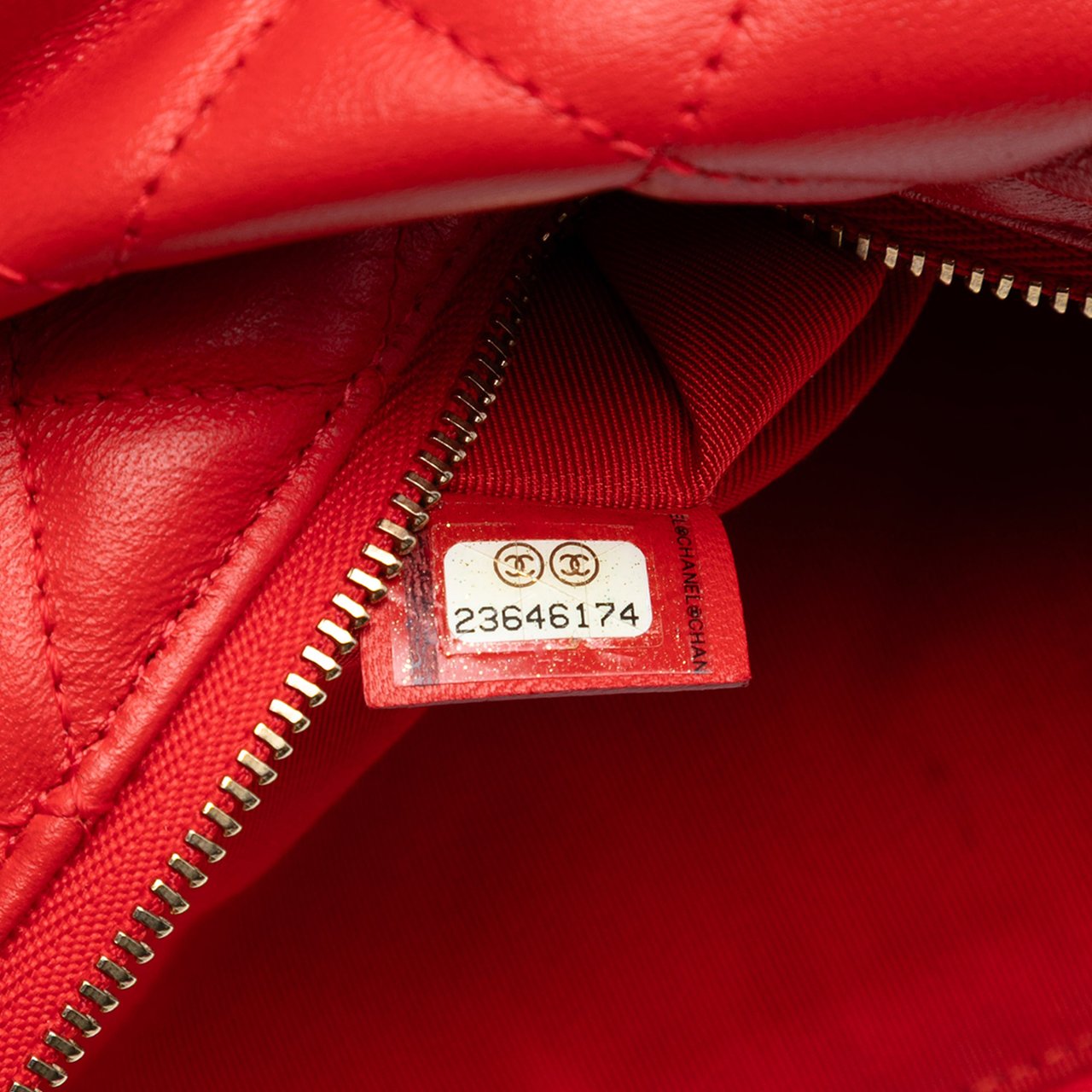 Chanel Medium Quilted Lambskin O Case Clutch Rood