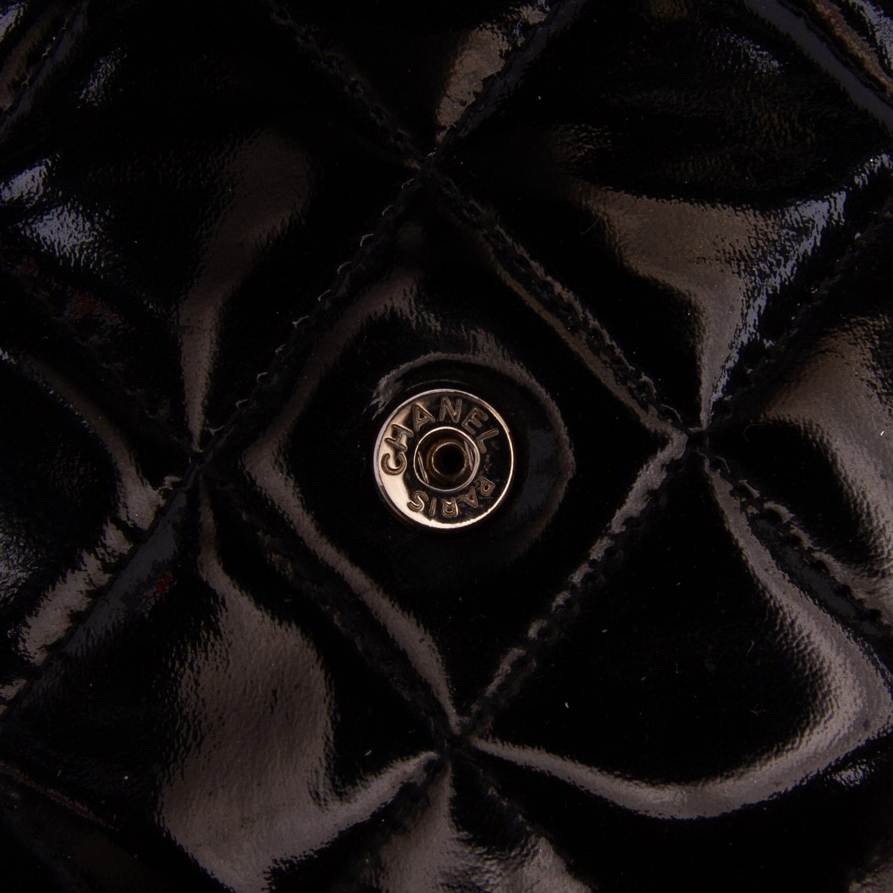 Chanel CC Quilted Patent Wallet On Chain Zwart