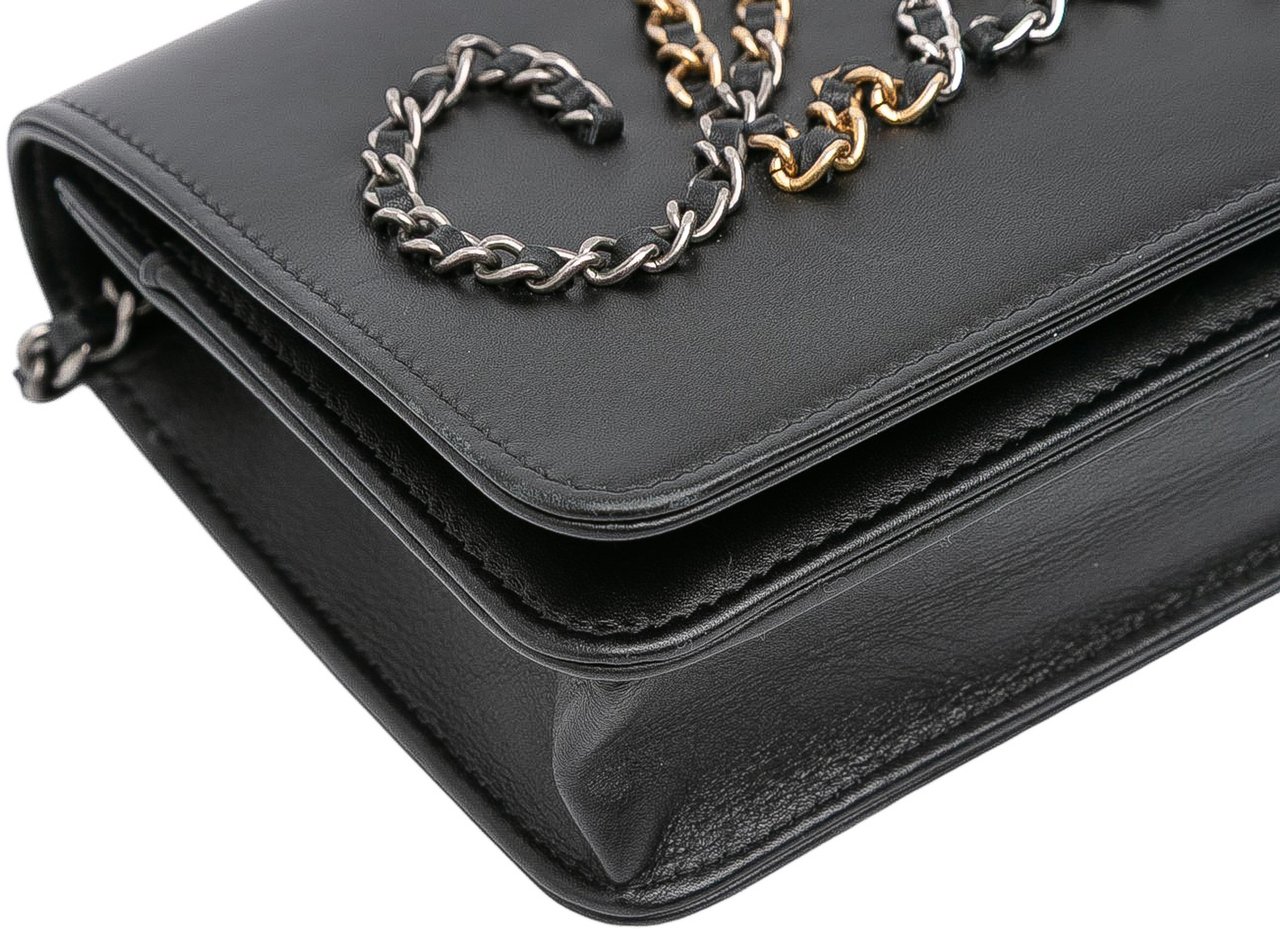Chanel Calfskin Chain 20s Signe Wallet on Chain Zwart