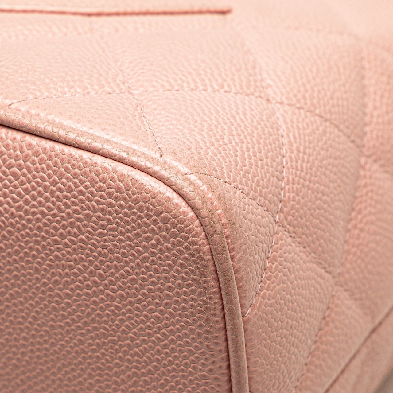 Chanel Caviar Medallion Tote Roze