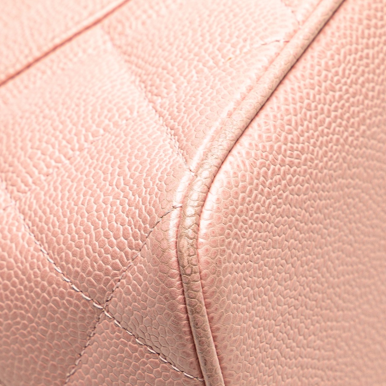 Chanel Caviar Medallion Tote Roze