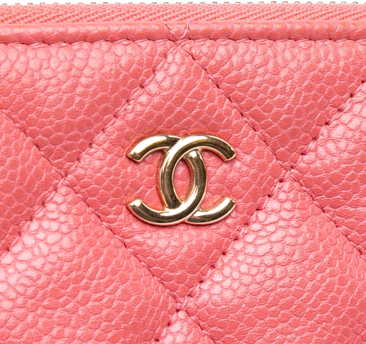Chanel Medium Quilted Caviar O Case Clutch Roze