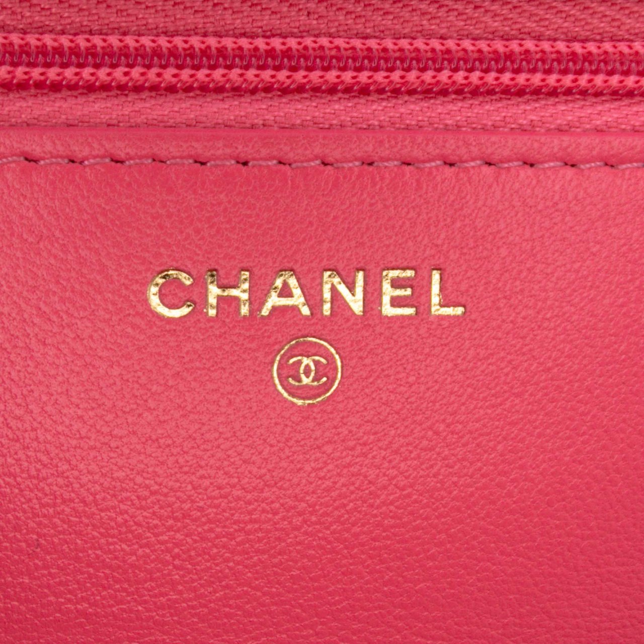 Chanel Quilted Lambskin Acrylic Coco Love Wallet on Chain Roze