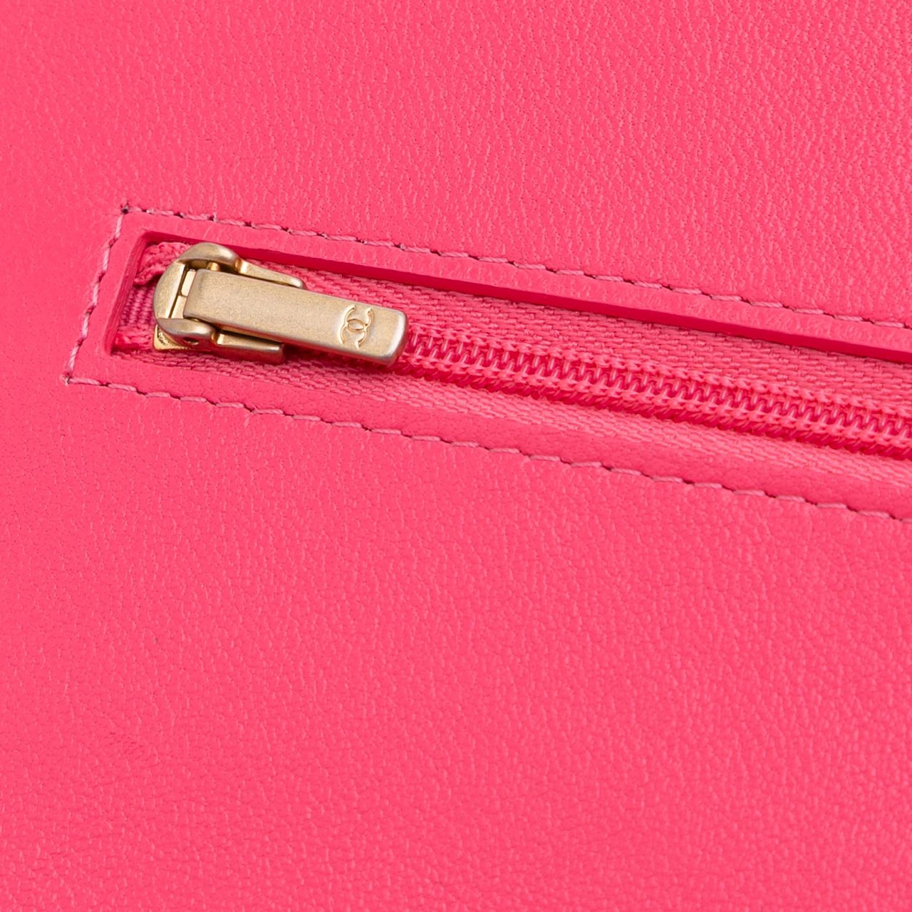Chanel Quilted Lambskin Acrylic Coco Love Wallet on Chain Roze