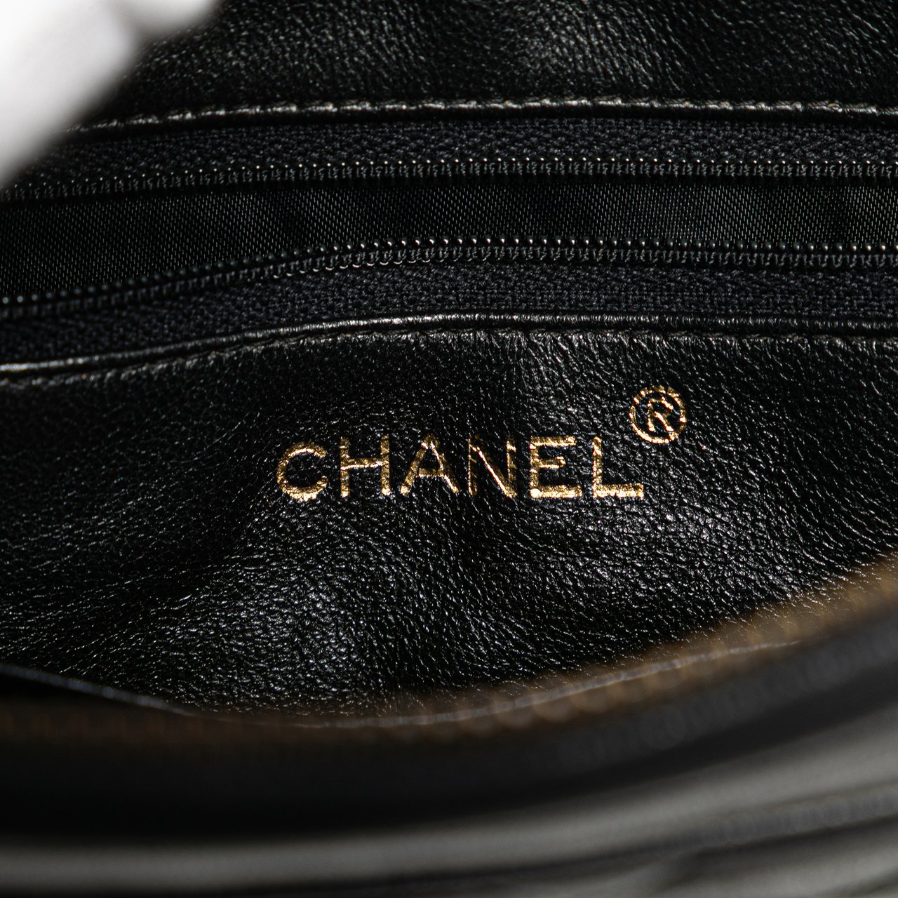 Chanel CC Quilted Lambskin Tassel Camera Bag Zwart