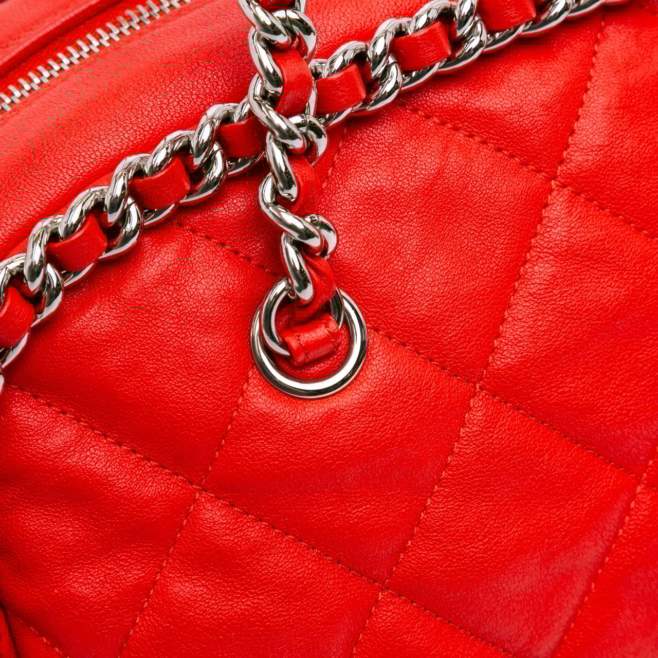 Chanel Quilted Washed Lambskin Chain Around Bowler Rood