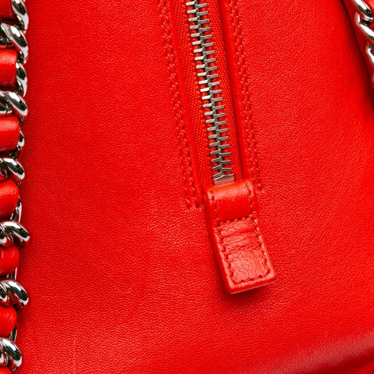 Chanel Quilted Washed Lambskin Chain Around Bowler Rood