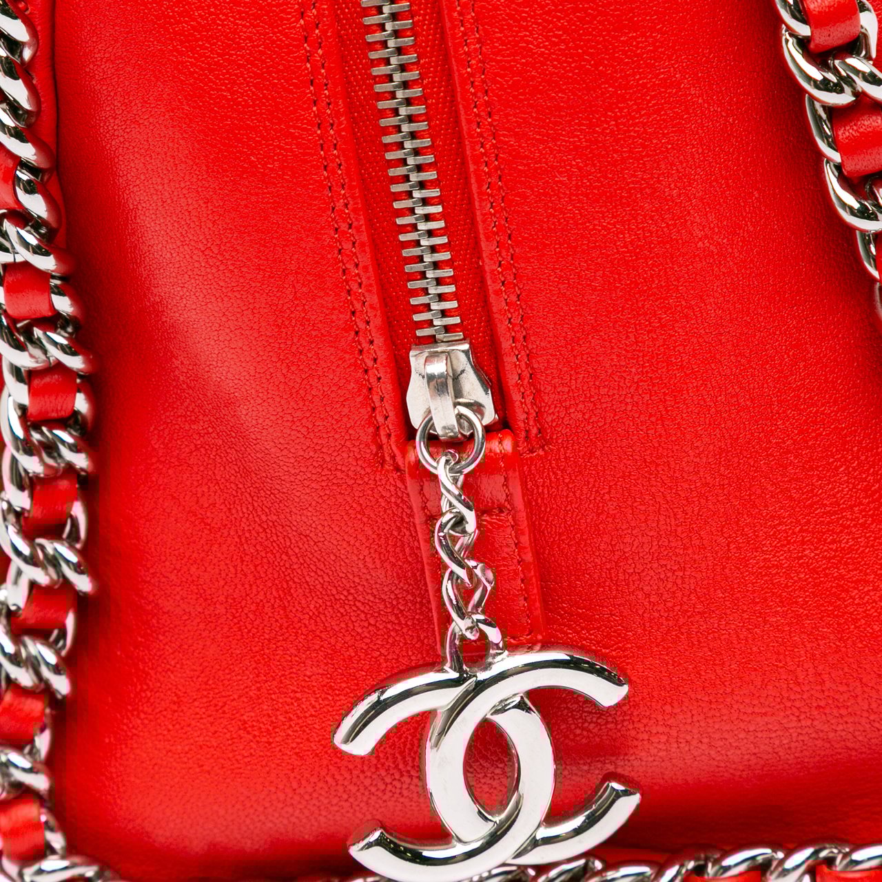 Chanel Quilted Washed Lambskin Chain Around Bowler Rood