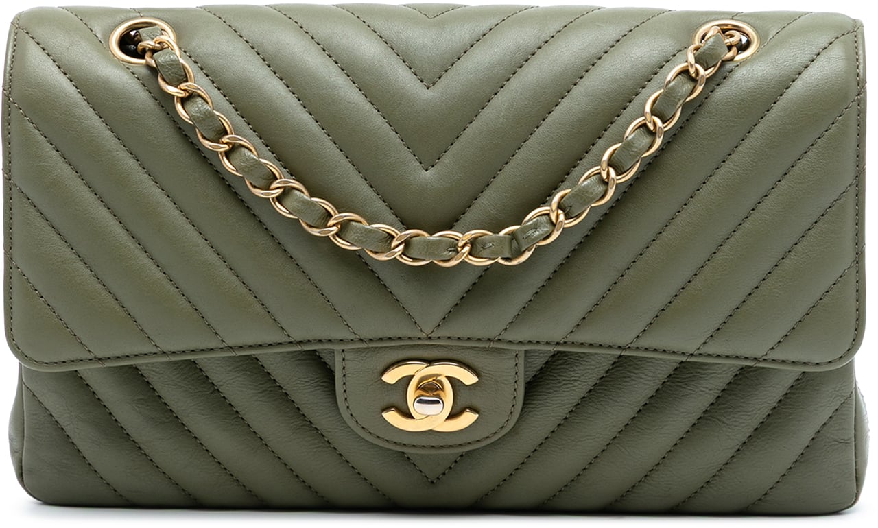 Chanel Medium Classic Chevron Lambskin Double Flap Groen