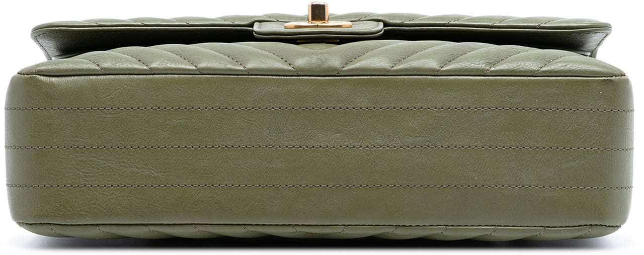 Chanel Medium Classic Chevron Lambskin Double Flap Groen