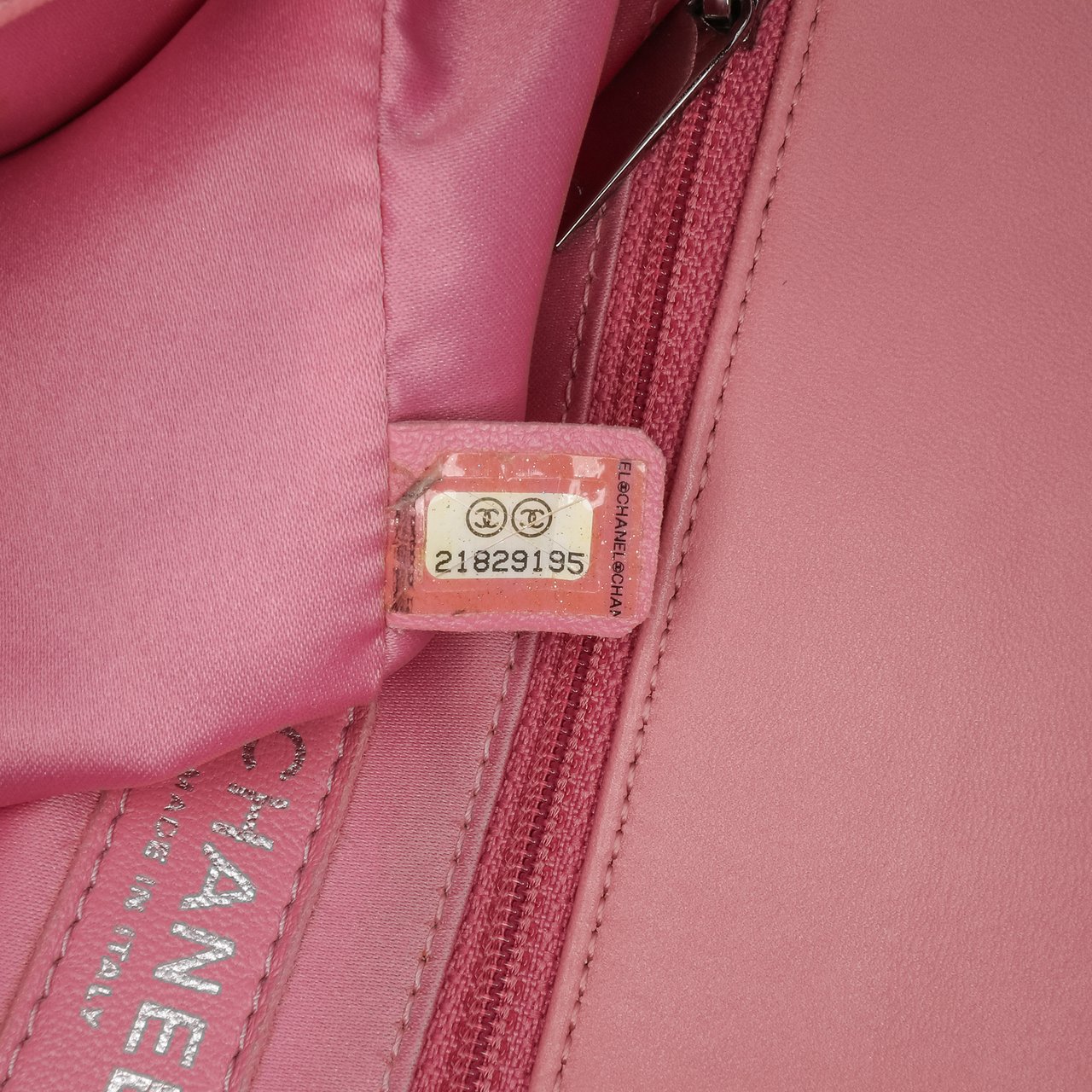 Chanel Medium Lambskin CC Crossing Flap Roze