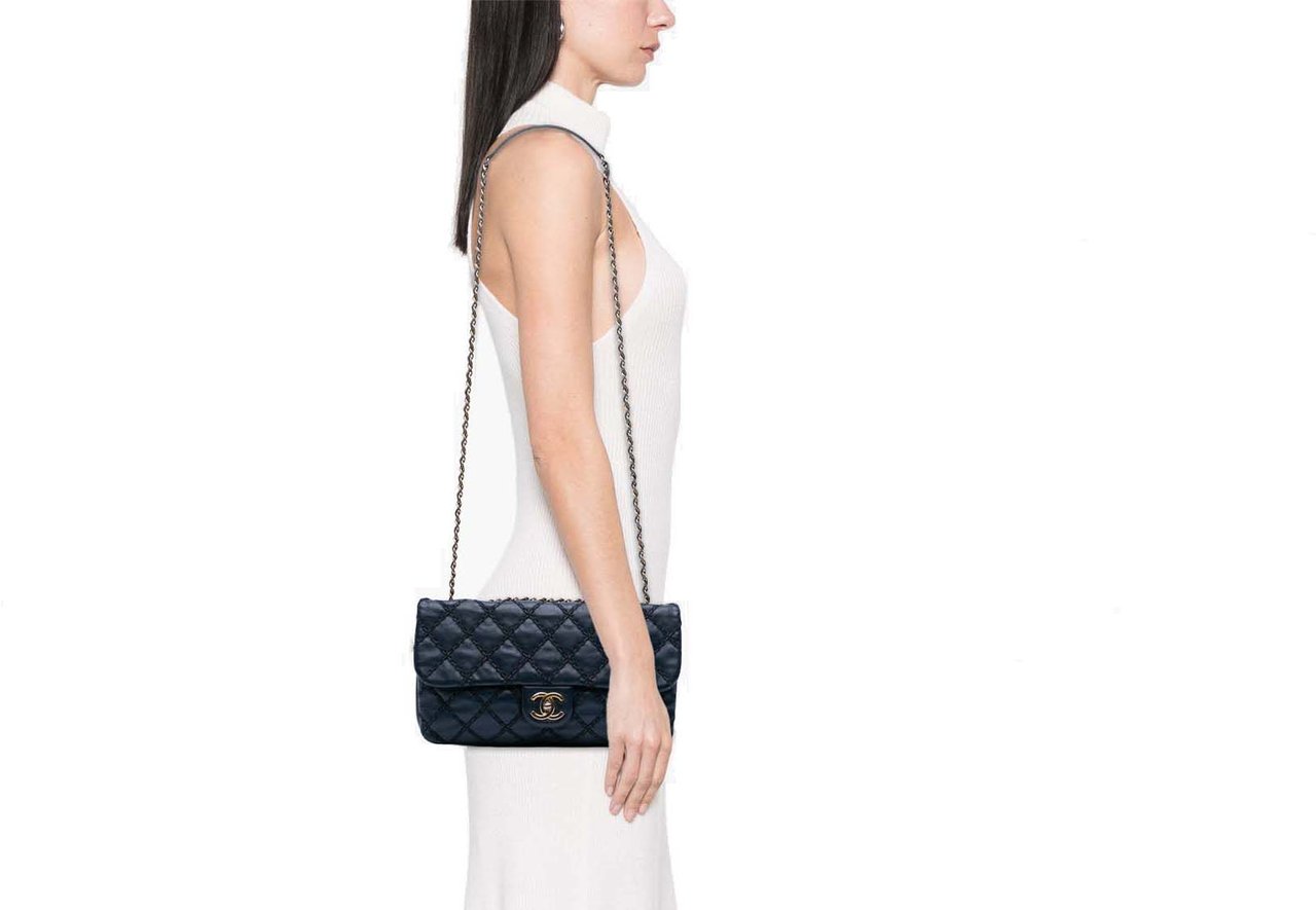Chanel Paris Dallas Quilted Calfskin Chic Stitch Flap Blauw