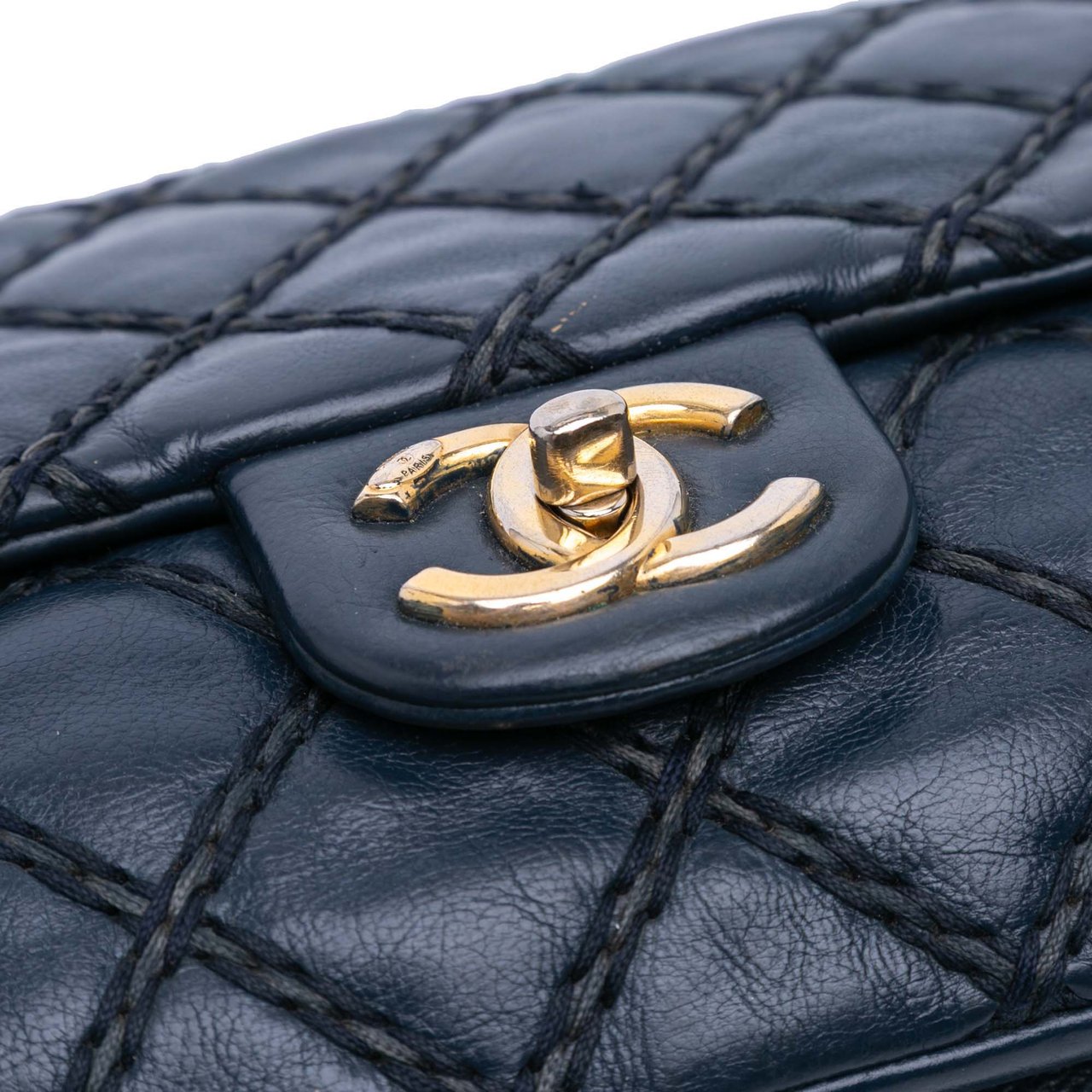 Chanel Paris Dallas Quilted Calfskin Chic Stitch Flap Blauw