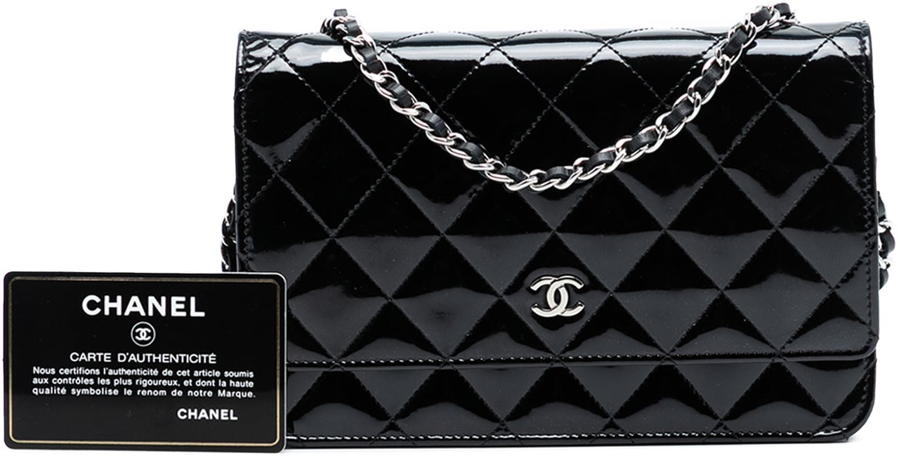 Chanel CC Quilted Patent Wallet On Chain Zwart