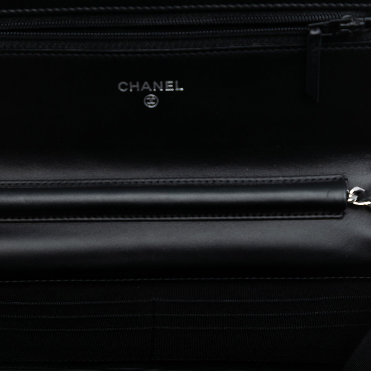 Chanel CC Quilted Patent Wallet On Chain Zwart