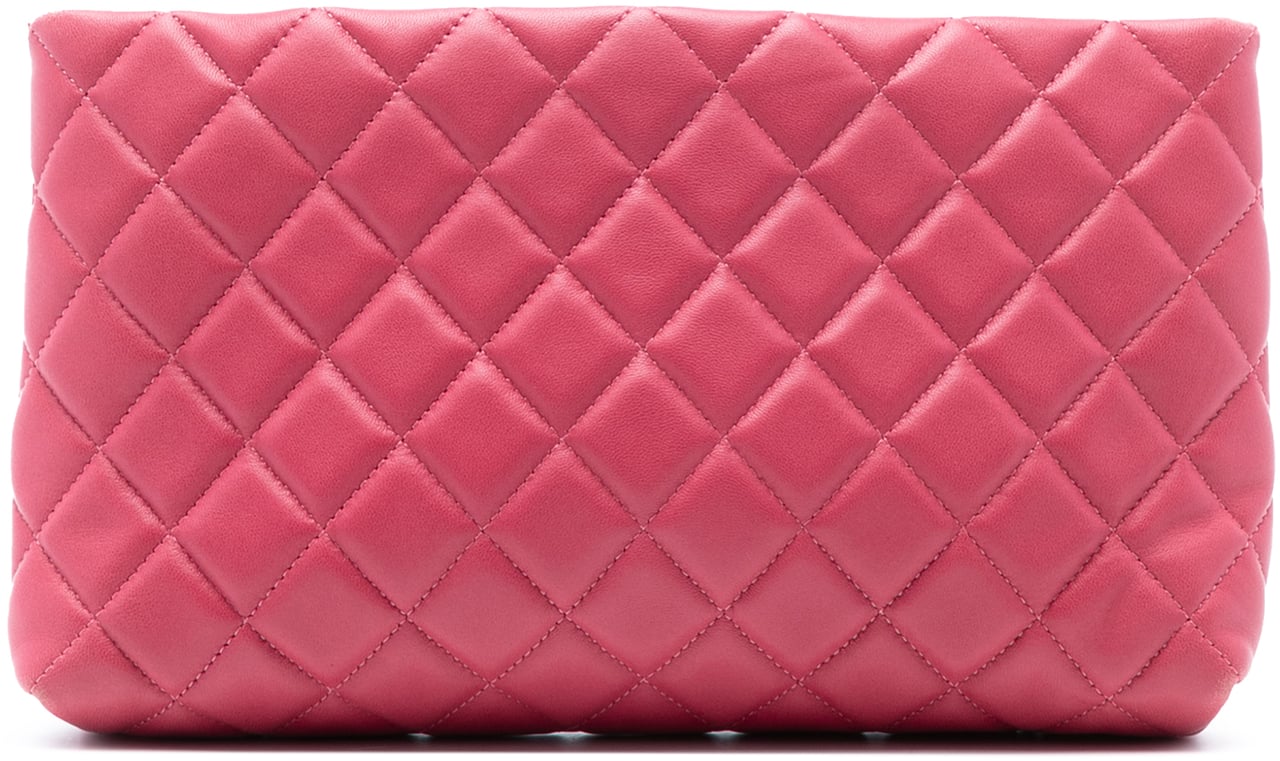 Chanel Quilted Lambskin Kiss Lock Clutch Roze