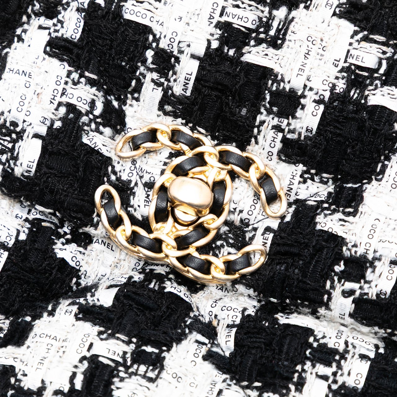 Chanel Large Houndstooth Tweed 19 Flap Zwart