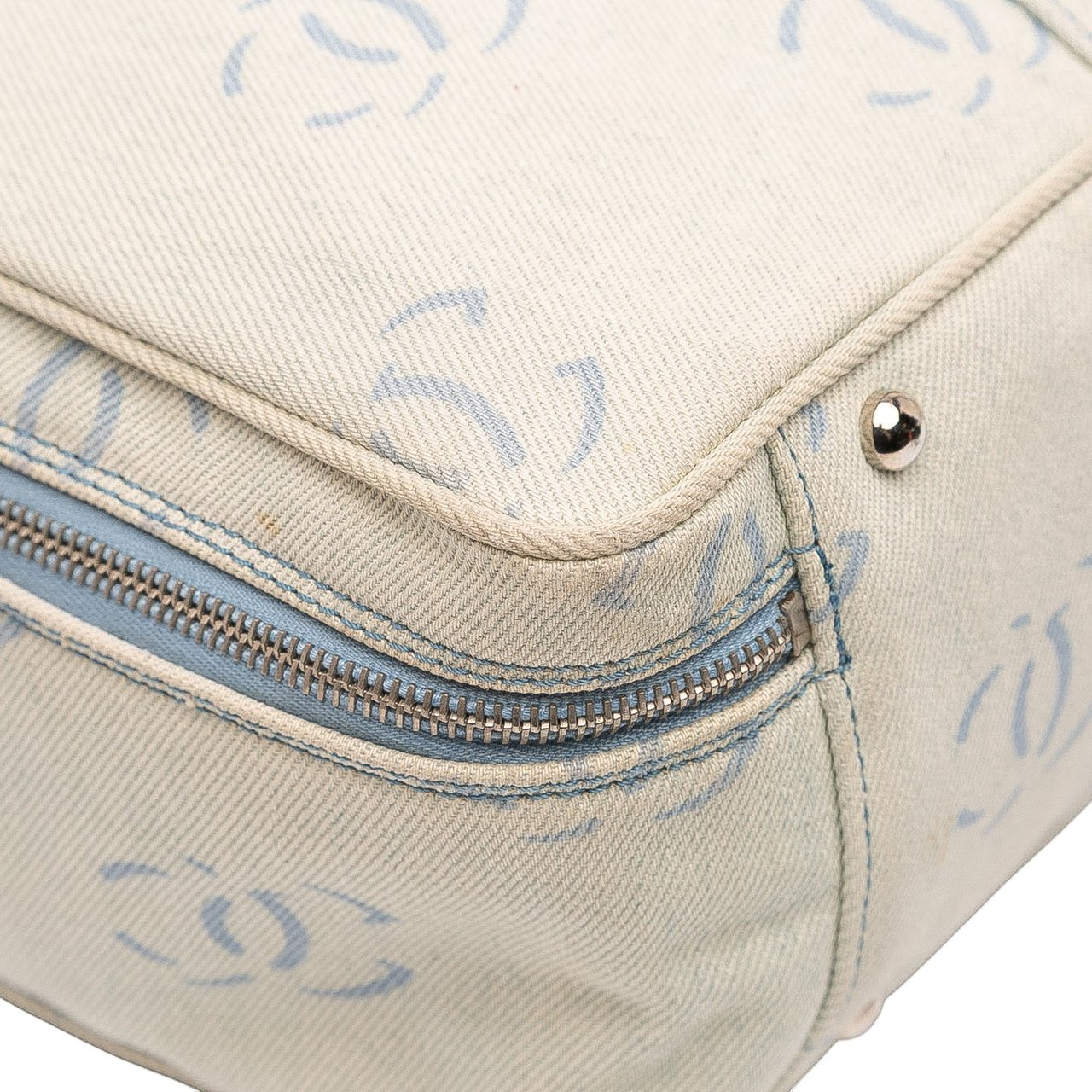 Chanel CC Denim Travel Bag Blauw