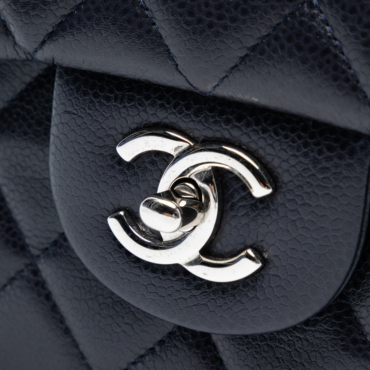 Chanel Jumbo Classic Caviar Double Flap Blauw