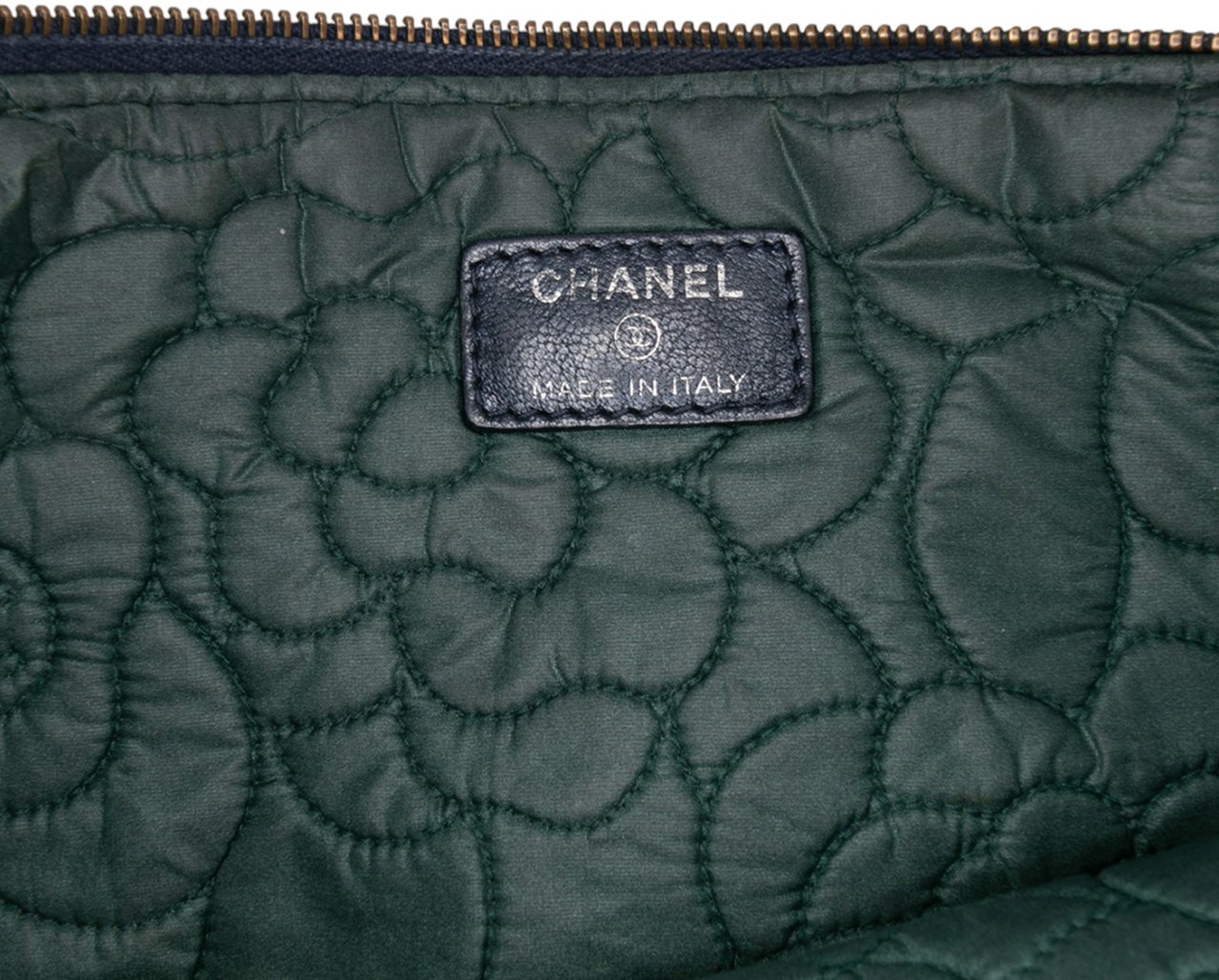 Chanel Large CC Embossed Lambskin Camellia O Case Clutch Blauw