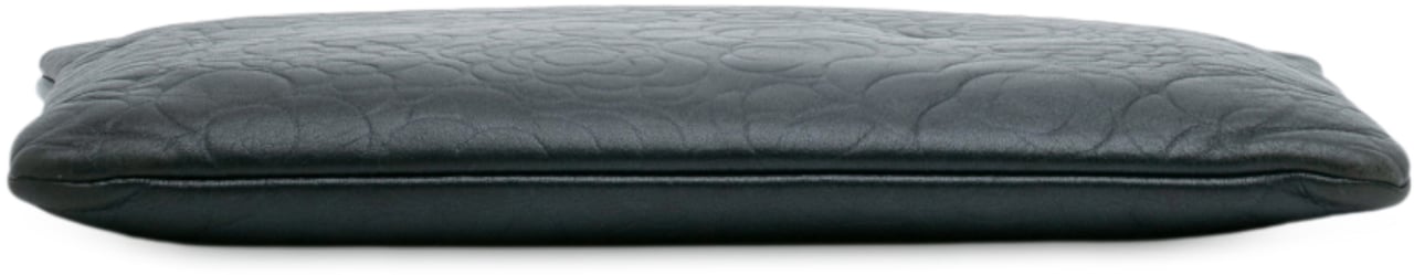 Chanel Large CC Embossed Lambskin Camellia O Case Clutch Blauw