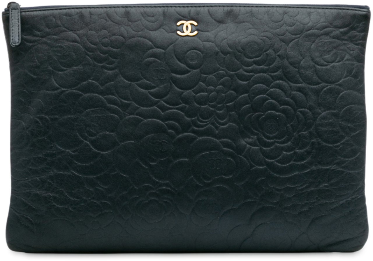 Chanel Large CC Embossed Lambskin Camellia O Case Clutch Blauw