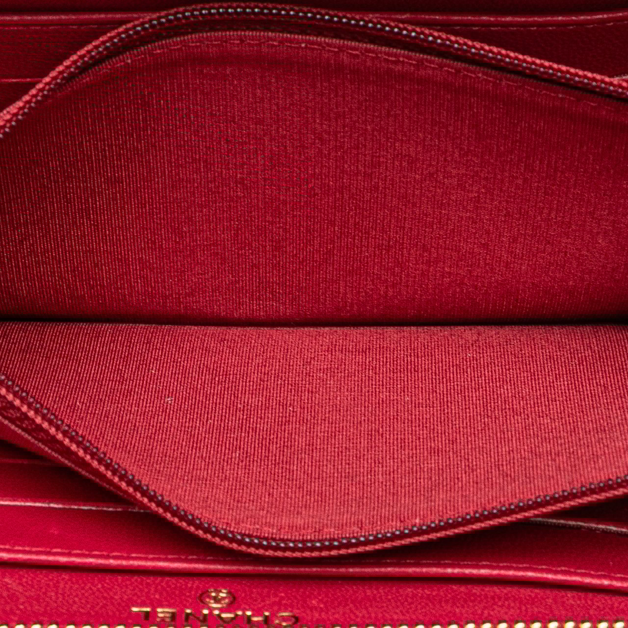 Chanel Chevron Sheepskin Mademoiselle Zip Around Wallet Rood
