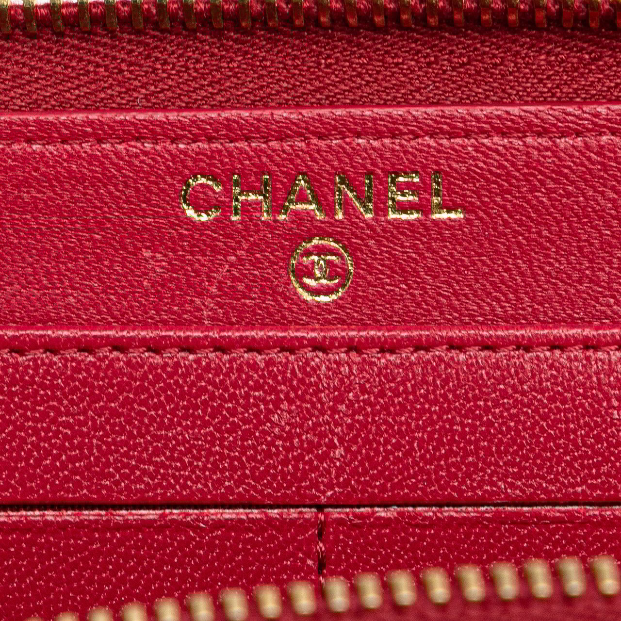 Chanel Chevron Sheepskin Mademoiselle Zip Around Wallet Rood