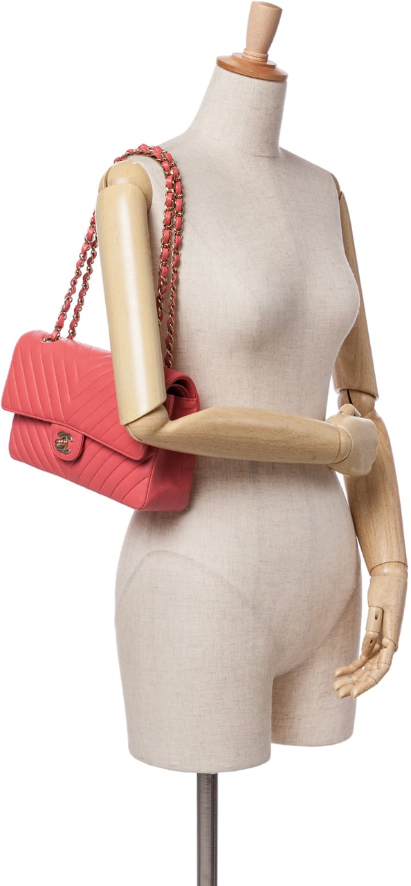Chanel Medium Classic Chevron Lambskin Double Flap Rood
