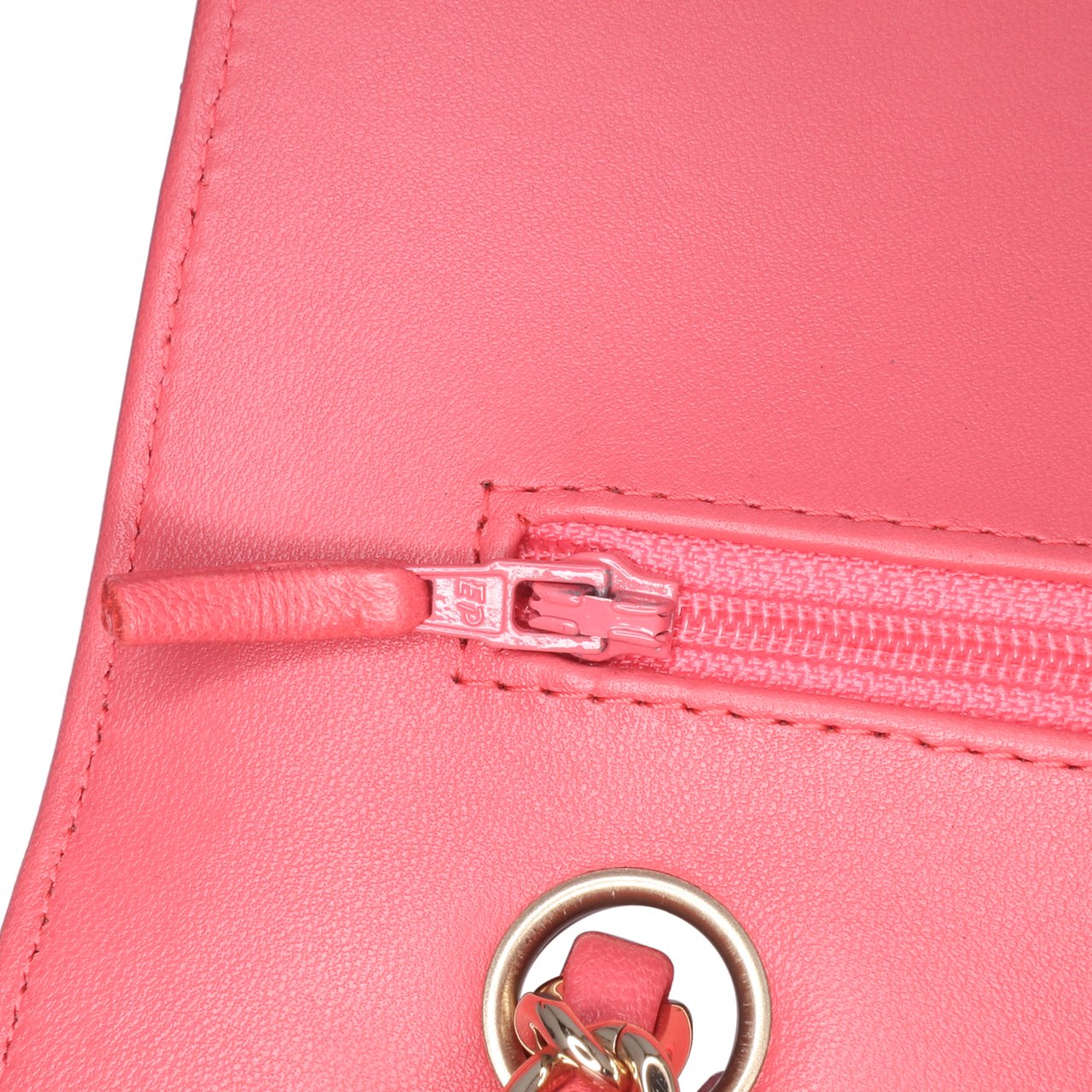 Chanel Medium Classic Chevron Lambskin Double Flap Rood