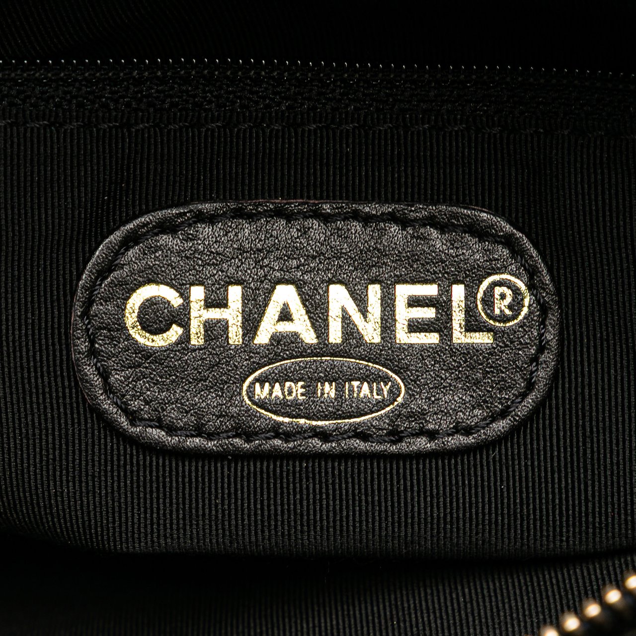 Chanel CC Lambskin Tortoise Handle Tote Zwart