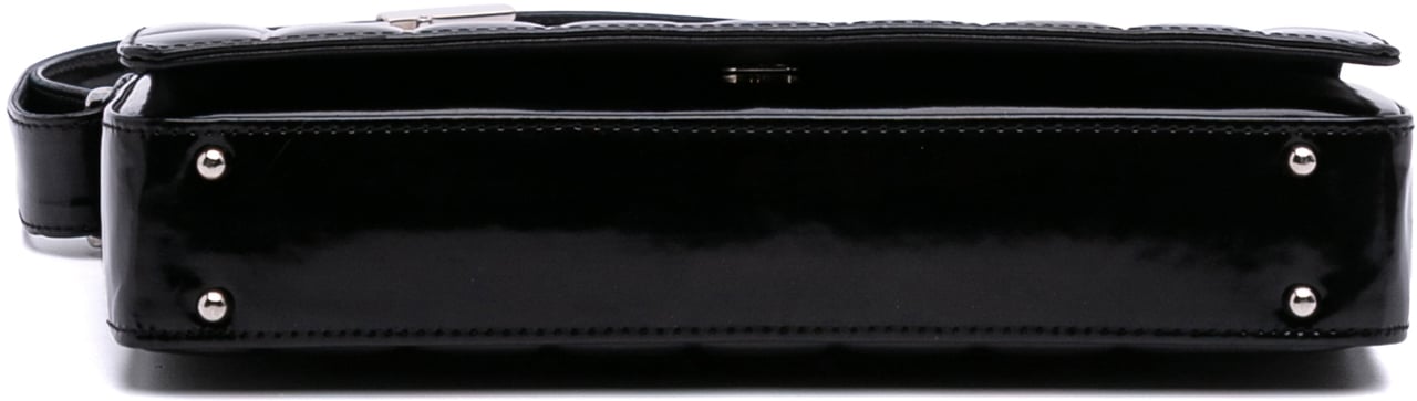 Chanel Chocolate Bar Patent Flap Zwart