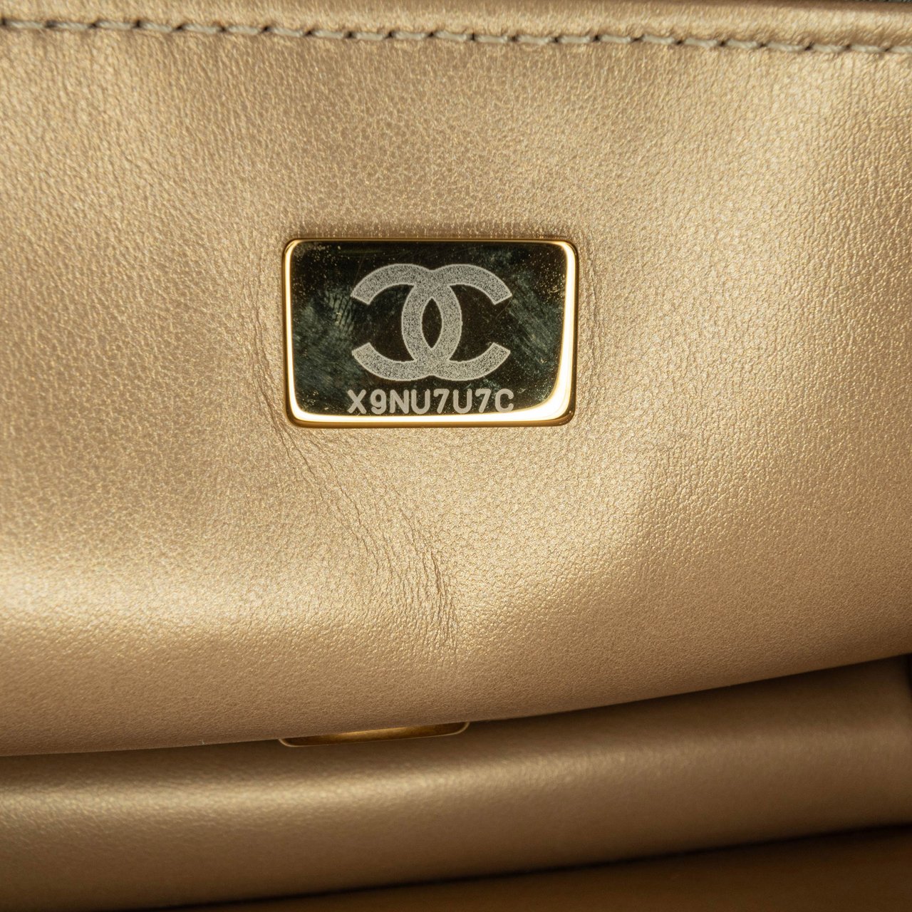 Chanel Quilted Lambskin Octagonal Buckle Crossbody Zwart