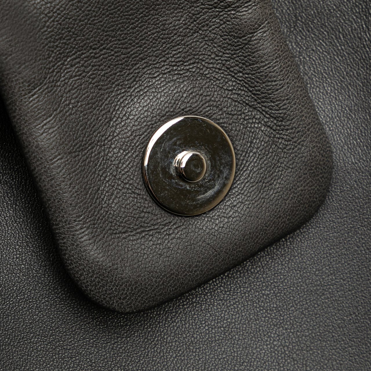 Chanel Lambskin Studded CC Accordion Flap Grijs