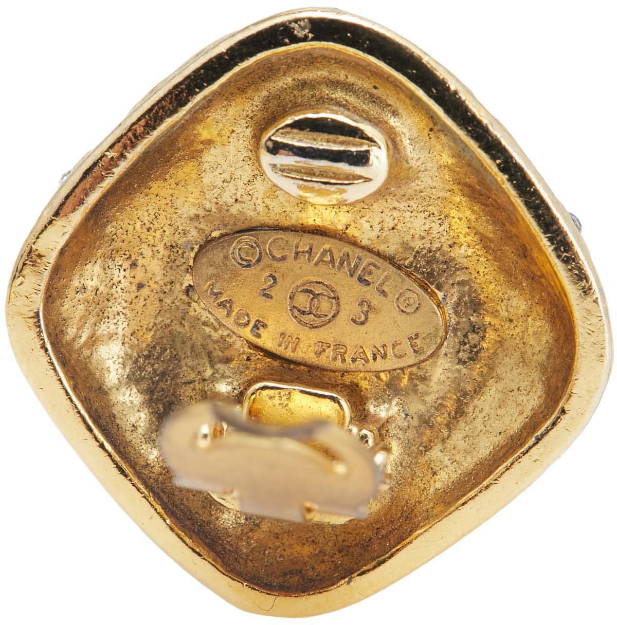 Chanel Gold Plated Quilted Diamond Crystal Clip On Earrings Goud