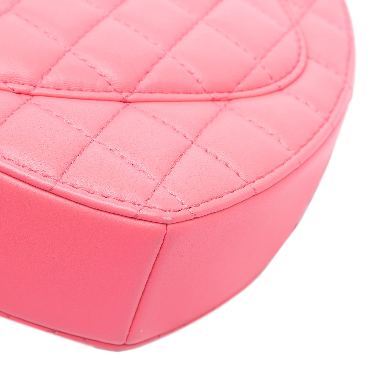 Chanel Lambskin CC in Love Heart Crossbody Roze