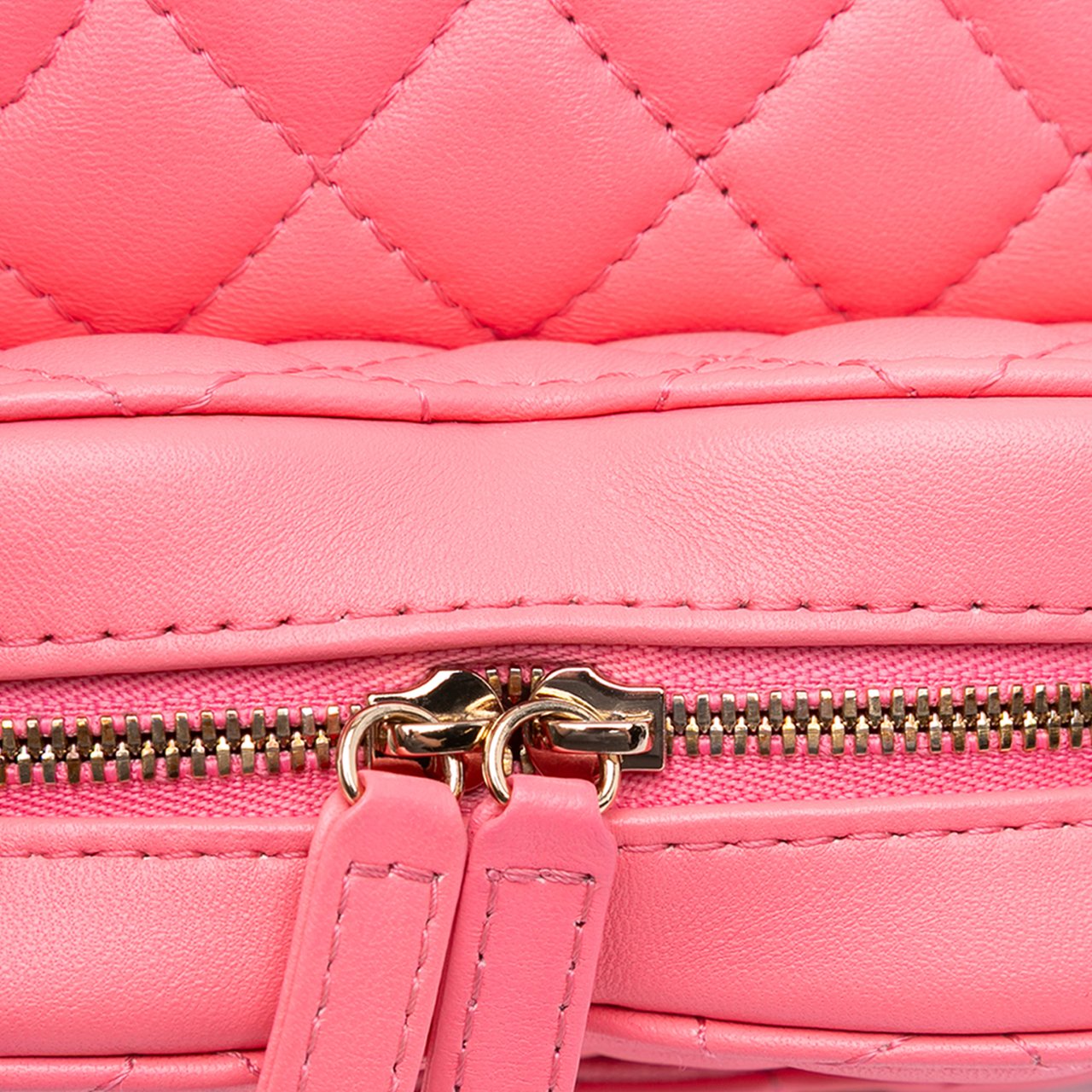 Chanel Lambskin CC in Love Heart Crossbody Roze