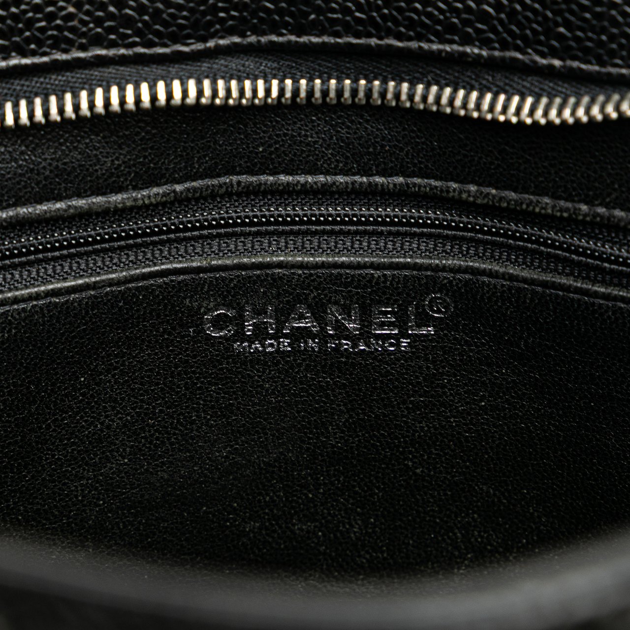 Chanel Caviar Medallion Tote Zwart