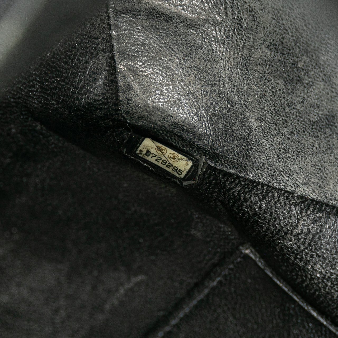 Chanel Caviar Medallion Tote Zwart