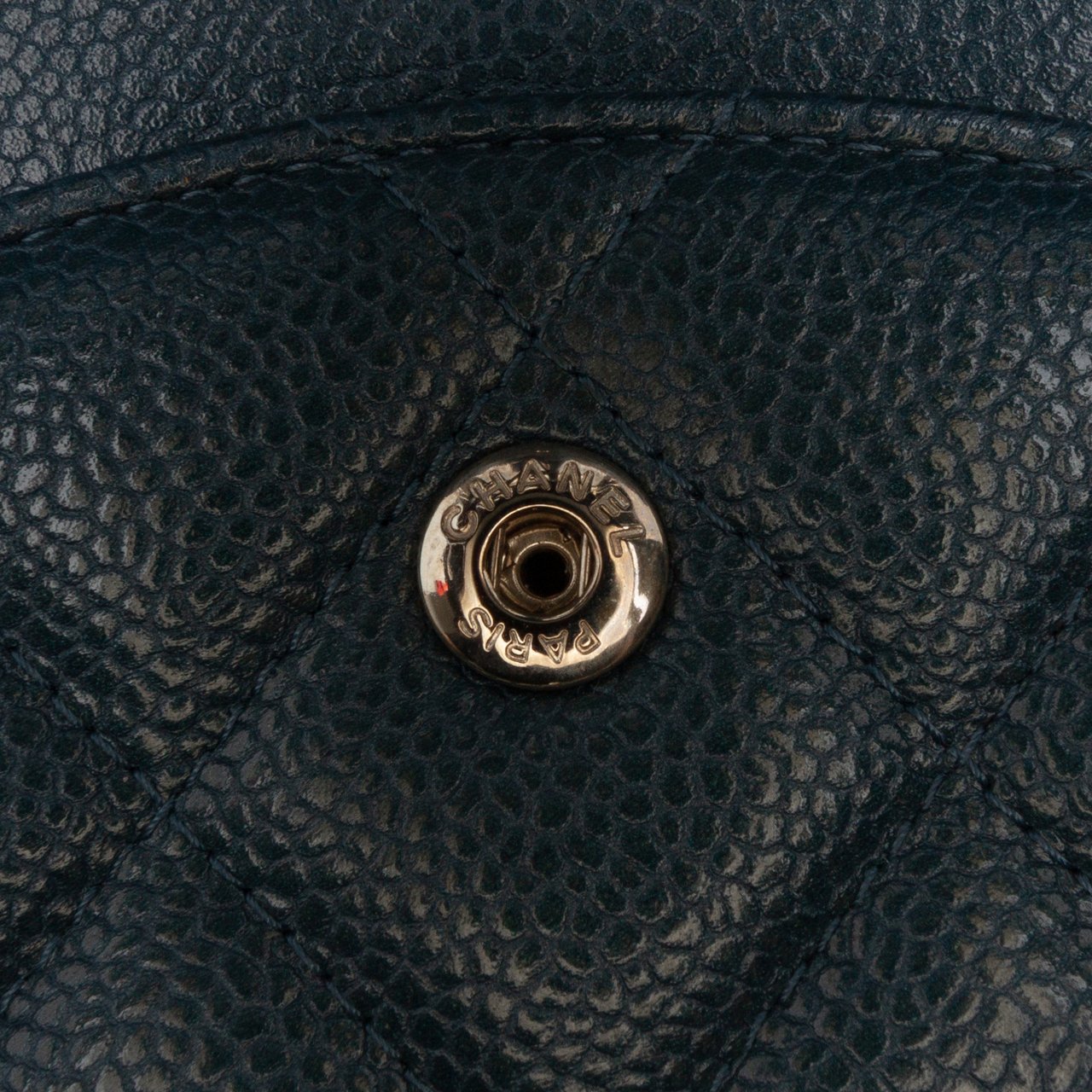 Chanel Jumbo Classic Iridescent Caviar Double Flap Blauw