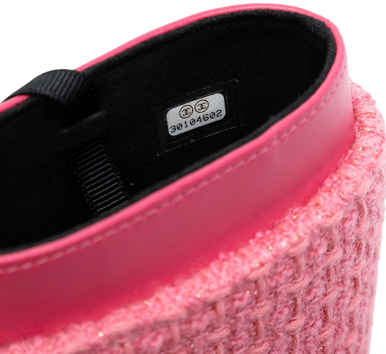 Chanel Tweed Chain Around Phone Holder Roze