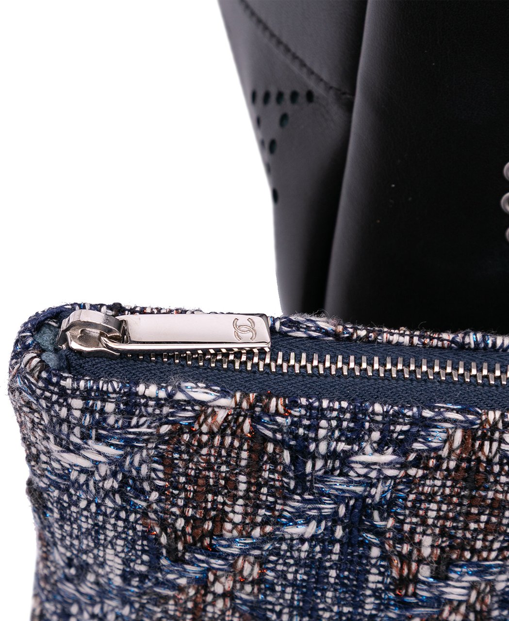 Chanel Calfskin and Tweed Small Piercing Light Bucket Bag Zwart