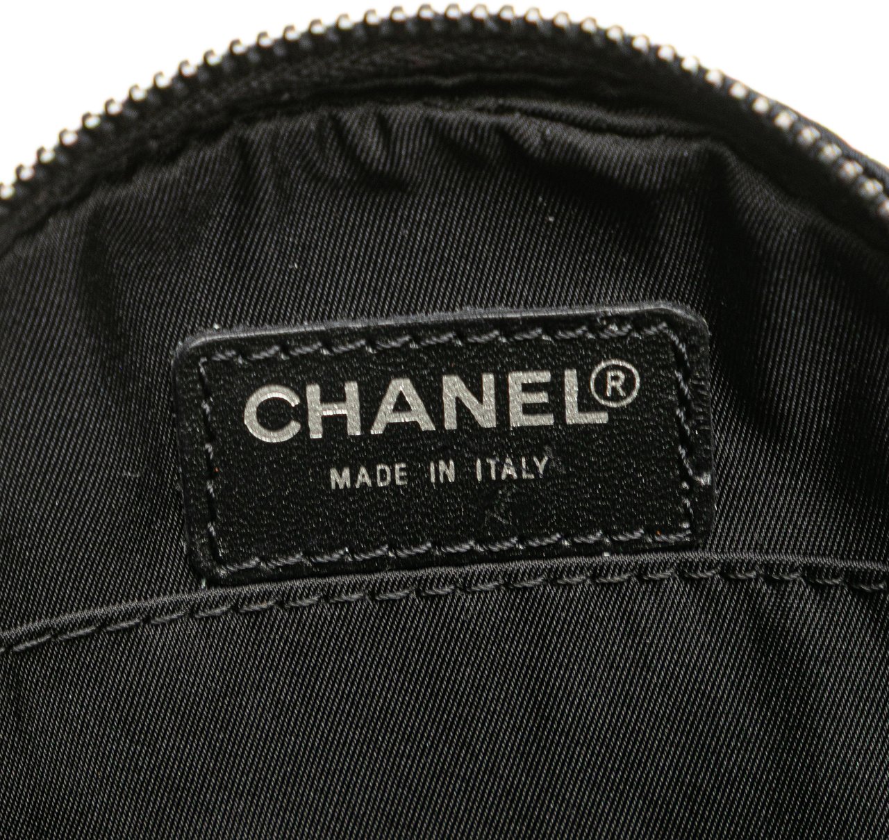 Chanel New Travel Line Nylon Round Pouch Zwart