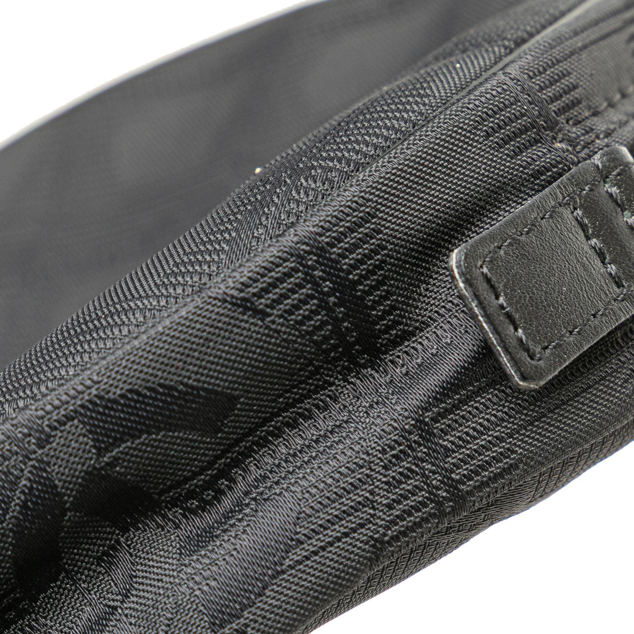 Chanel New Travel Line Nylon Round Pouch Zwart