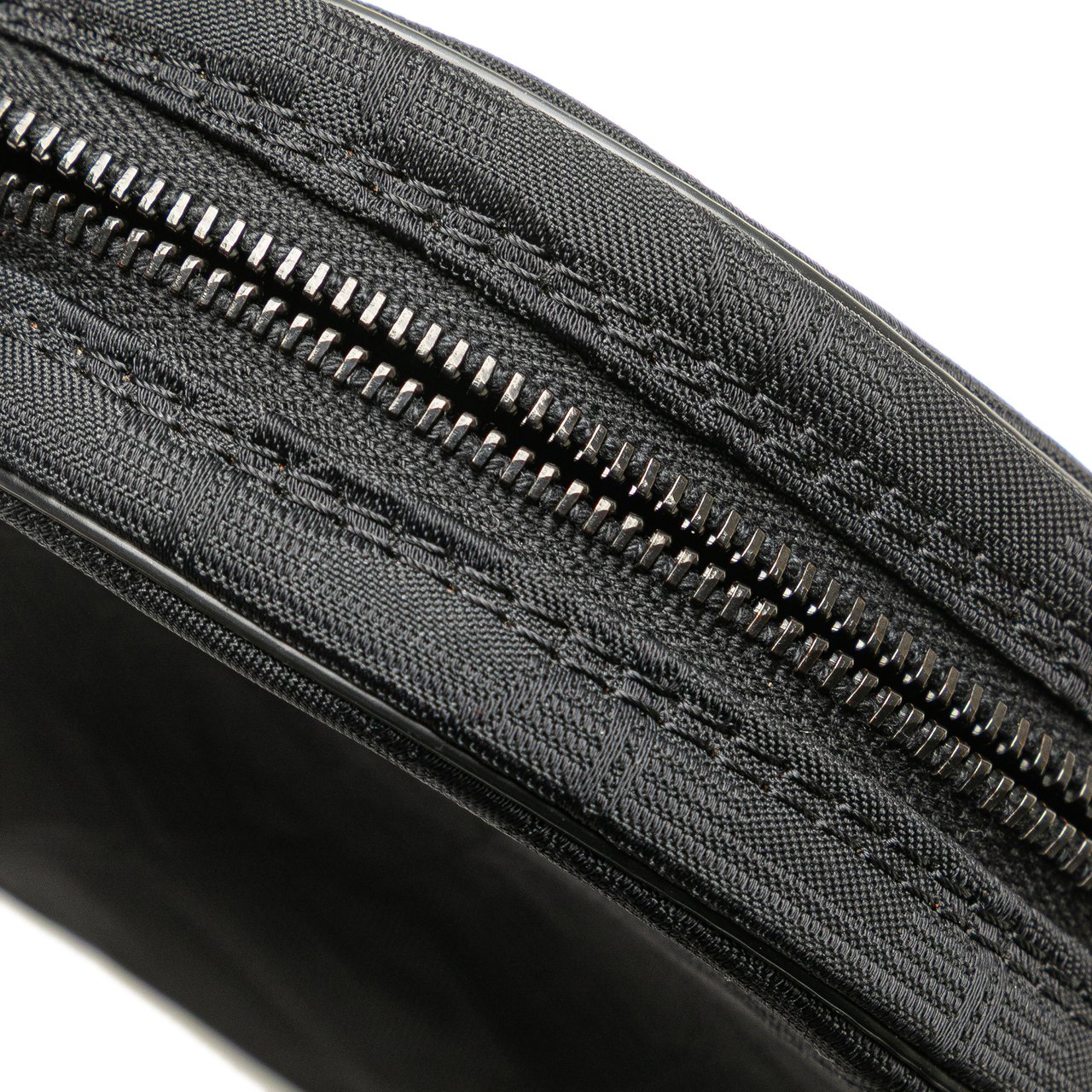 Chanel New Travel Line Nylon Round Pouch Zwart