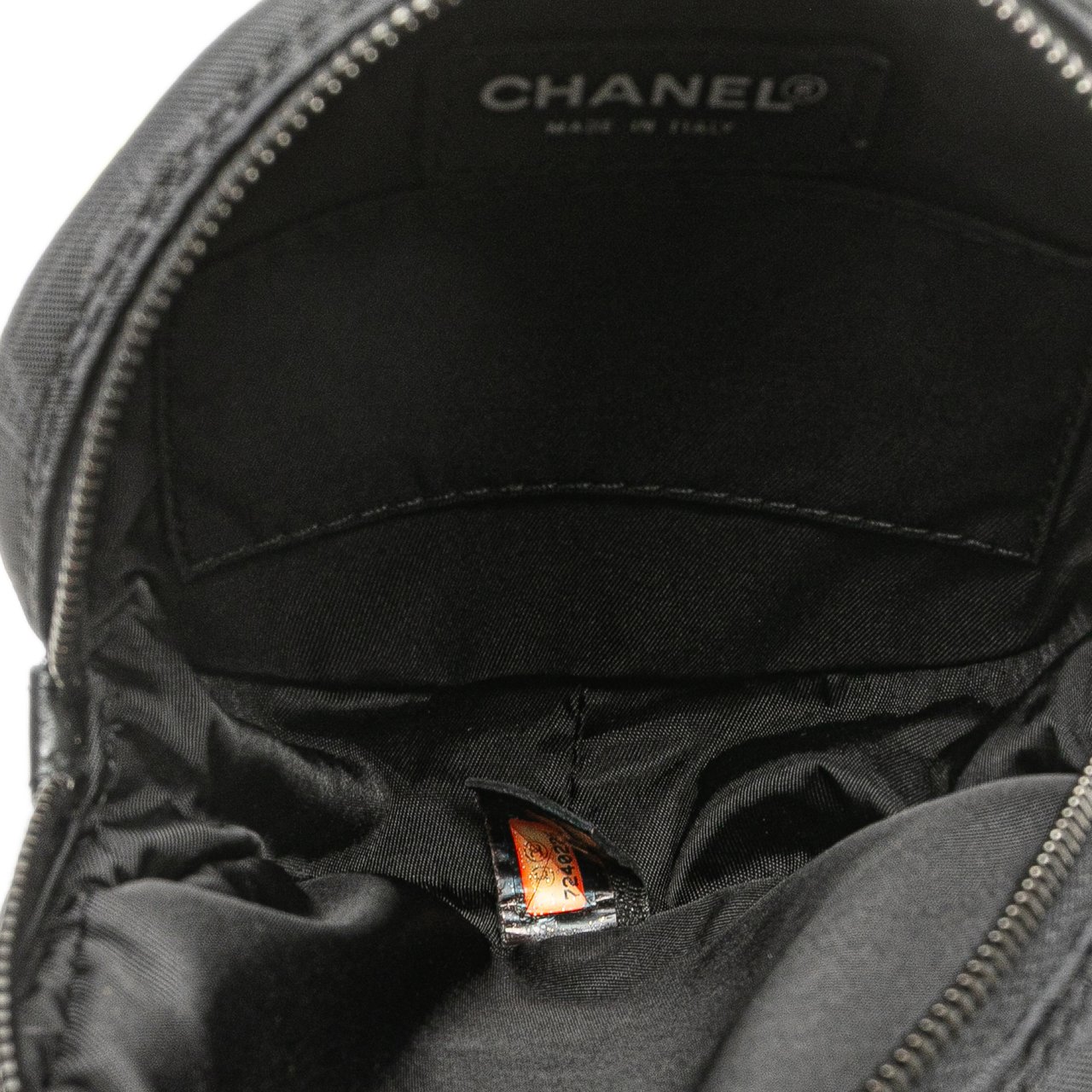 Chanel New Travel Line Nylon Round Pouch Zwart